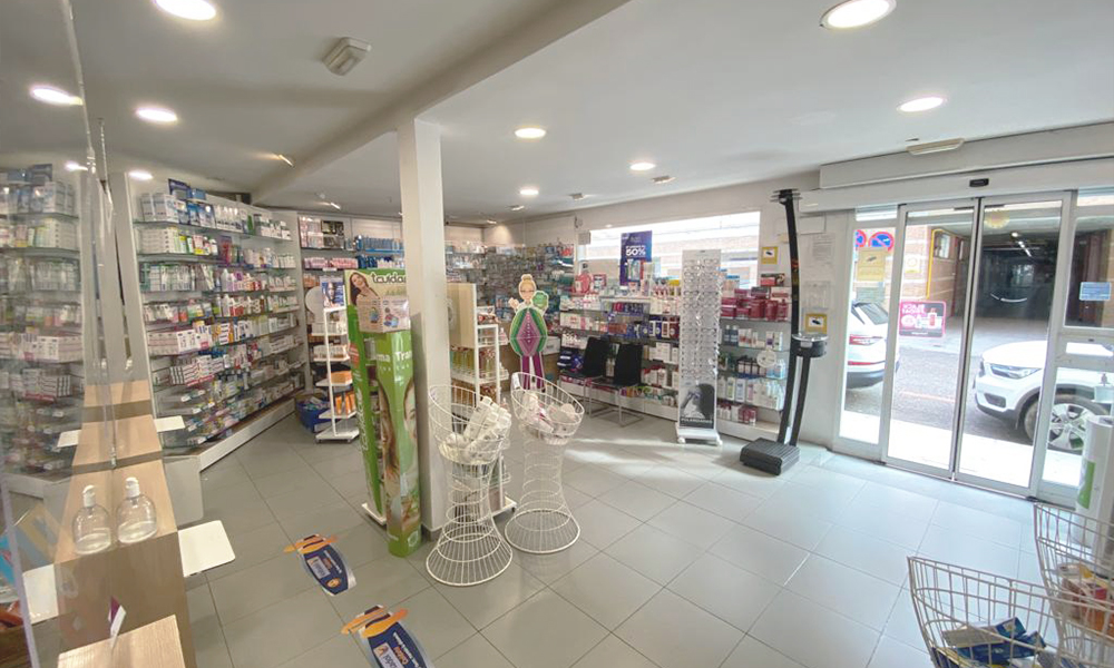 Farmacia Elena Castro desde 1978 en el barrio de Palomarejos